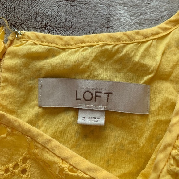 Ann Taylor LOFT Women's Eyelet Lace Sleeveless Mini Sheath Dress Yellow - Size 2 - Picture 3 of 4